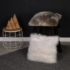 Coussin brillant effet peau de mouton shaggy Kaunas