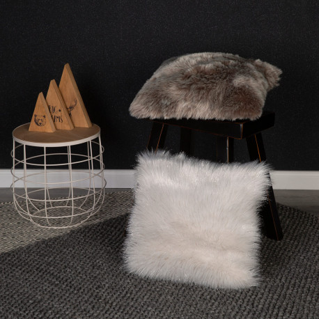 Coussin brillant effet peau de mouton shaggy Kaunas