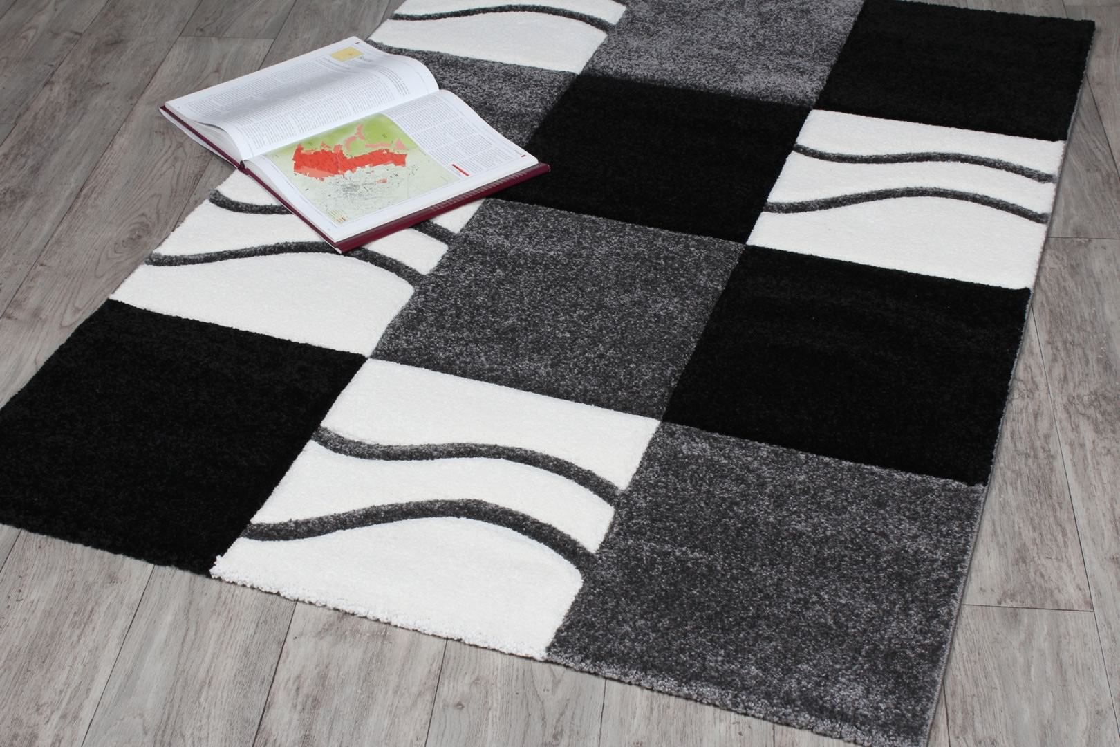tapis a courtes meches noir et blanc manil