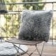 Coussin effet peau de mouton en acrylique shaggy Berenike