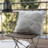 Coussin brillant effet peau de mouton shaggy Kaunas