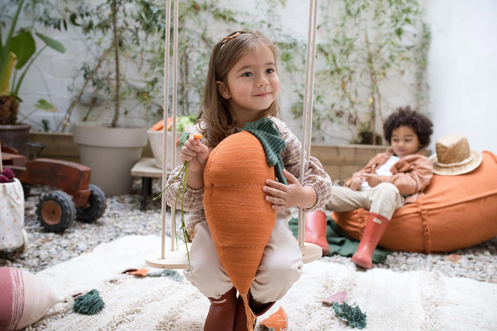 Coussin enfant tricoté carotte Cathy